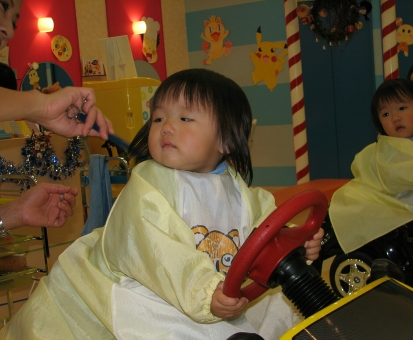 赤ちゃんの髪の毛のカットはいつ 初めては美容院に行くべき 感想口コミ ノマトレンド